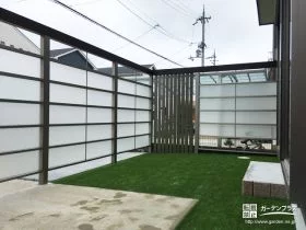 人工芝を敷設した主庭[施工後]