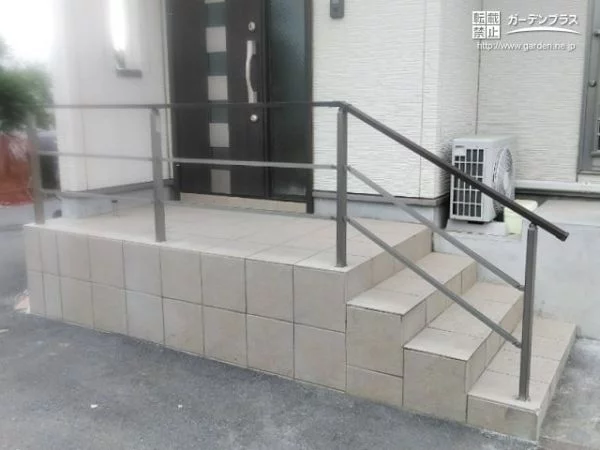 No.9168 階段からの落下を防止して歩行の安全性を高める手すり設置工事[施工後]