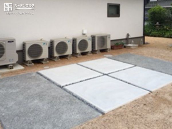 洗濯物を干す足元が安定してデザインも楽しめるコンクリートテラス設置工事 No 9181 テラスまわりの施工例 外構工事のガーデンプラス 洗濯物を干す足元が安定してデザインも楽しめるコンクリートテラス設置工事 No 9181 テラスまわりの施工例 外構工事のガーデンプラス