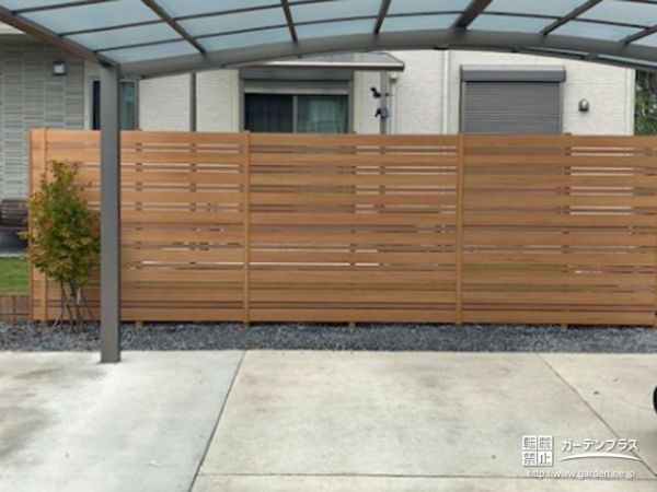 木目調でナチュラルな雰囲気を醸し出す目隠しフェンス設置工事 No 9274 目隠しフェンスの施工例 外構工事のガーデンプラス 木目調でナチュラルな雰囲気を醸し出す目隠しフェンス設置工事 No 9274 目隠しフェンスの施工例 外構工事のガーデンプラス