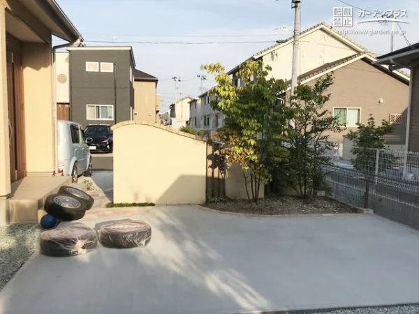 No.9287 コンクリートのクールさにレンガが温かみを添えるお庭のリフォーム工事[施工後]
