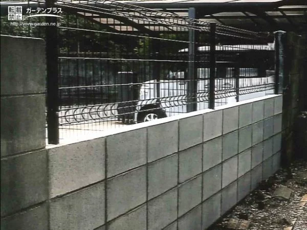 メンテナンスフリーで敷地の境界を示す境界フェンス設置工事