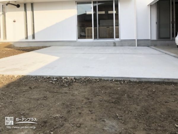 お庭や駐車スペースとしてフレキシブルに活躍する土間コンクリート打設工事 No 9431 駐車スペースの施工例 外構工事のガーデンプラス