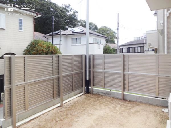 外構施工例一覧 カーポート プライバシーを守る目隠し 50万円まで 外構工事のガーデンプラス