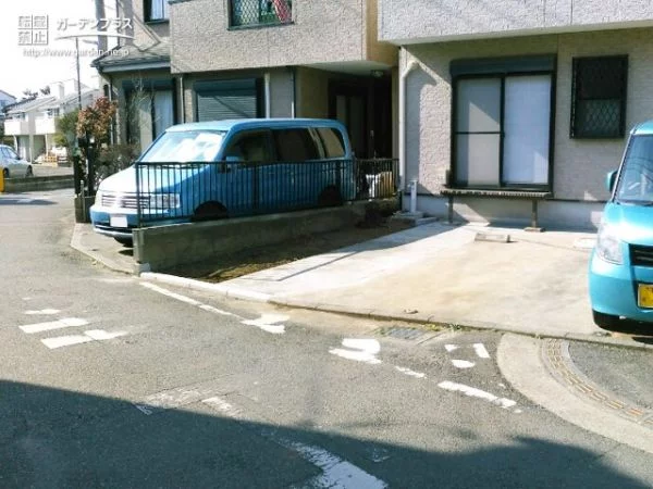 No.9892 駐車スペースにゆとりを持たせる外構工事[施工後]