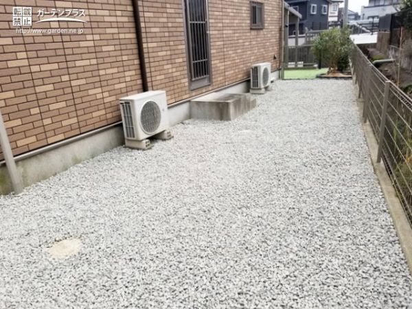 外構施工例一覧 主庭 人工芝 砂利 角柱 門 50万円まで 外構工事のガーデンプラス