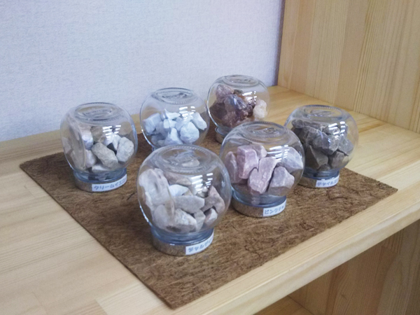 ガーデンプラス和歌山のカタログと資材展示