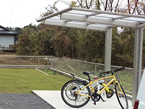 主庭に面した駐輪場