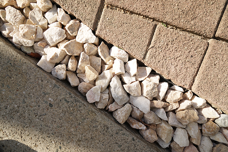 化粧砂利 | 犬走り | 外構工事のガーデンプラス