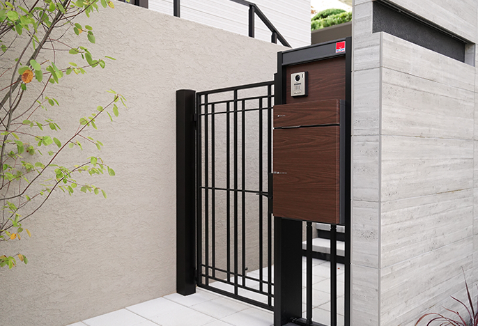 宅配ボックス | 門柱・門まわり | 外構工事のガーデンプラス