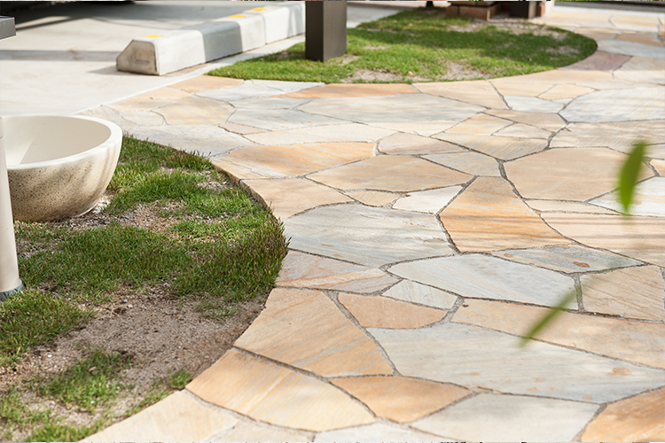 自然石 | アプローチ | 外構工事のガーデンプラス