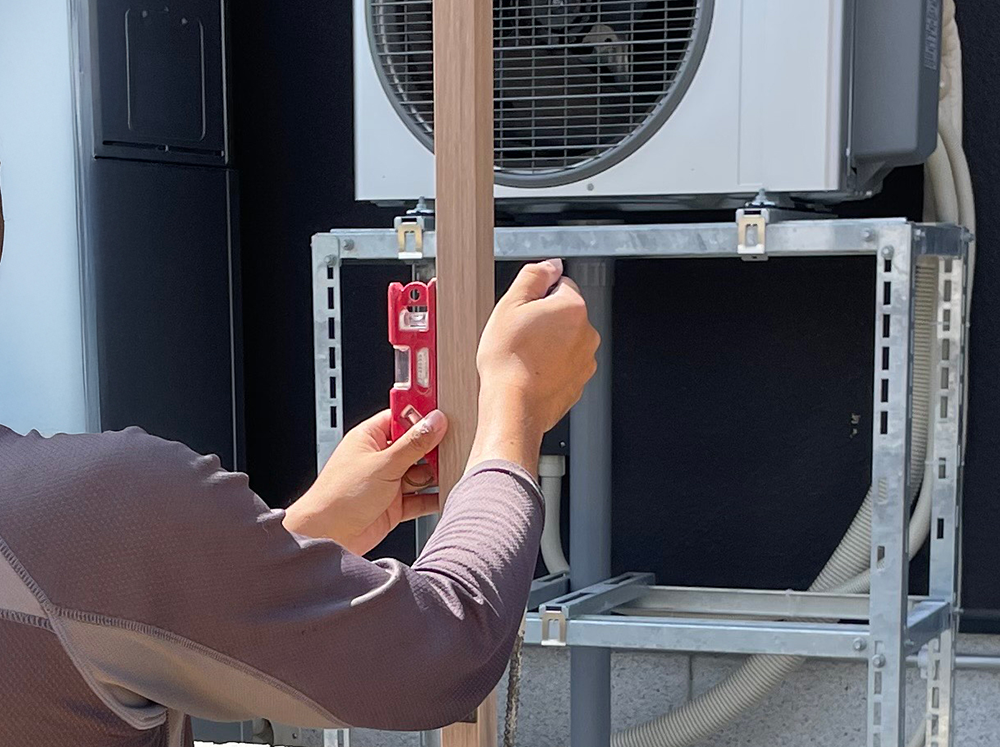 フェンス設置工事中の様子