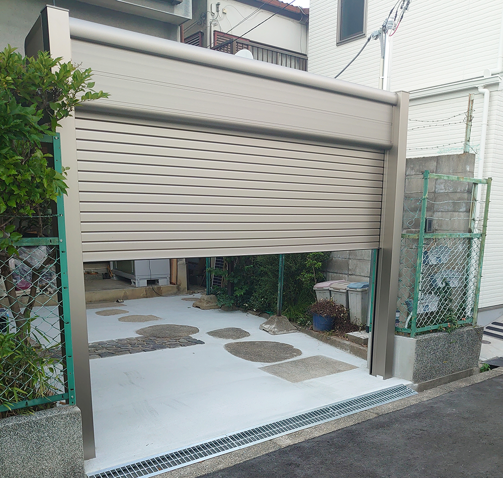 シャッターとシャッターケースを取り付ける