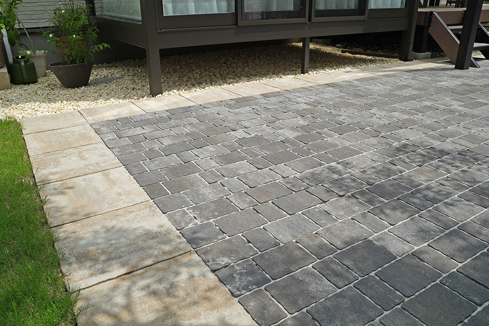 様々色味やテクスチャーで外構を彩るインターロッキング