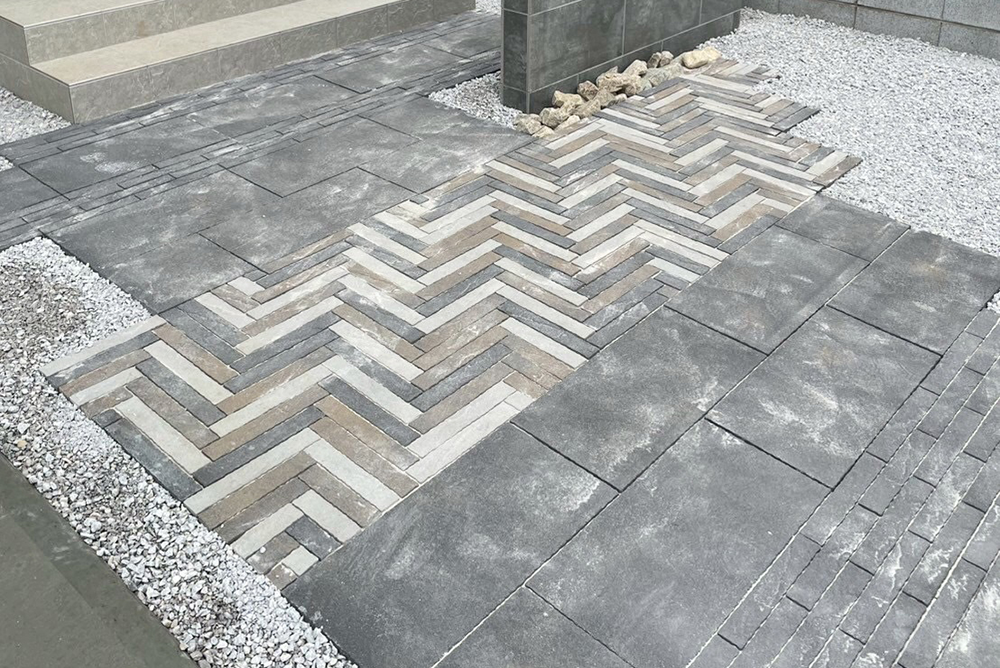 ヘリンボーンを取り入れたインターロッキング工事