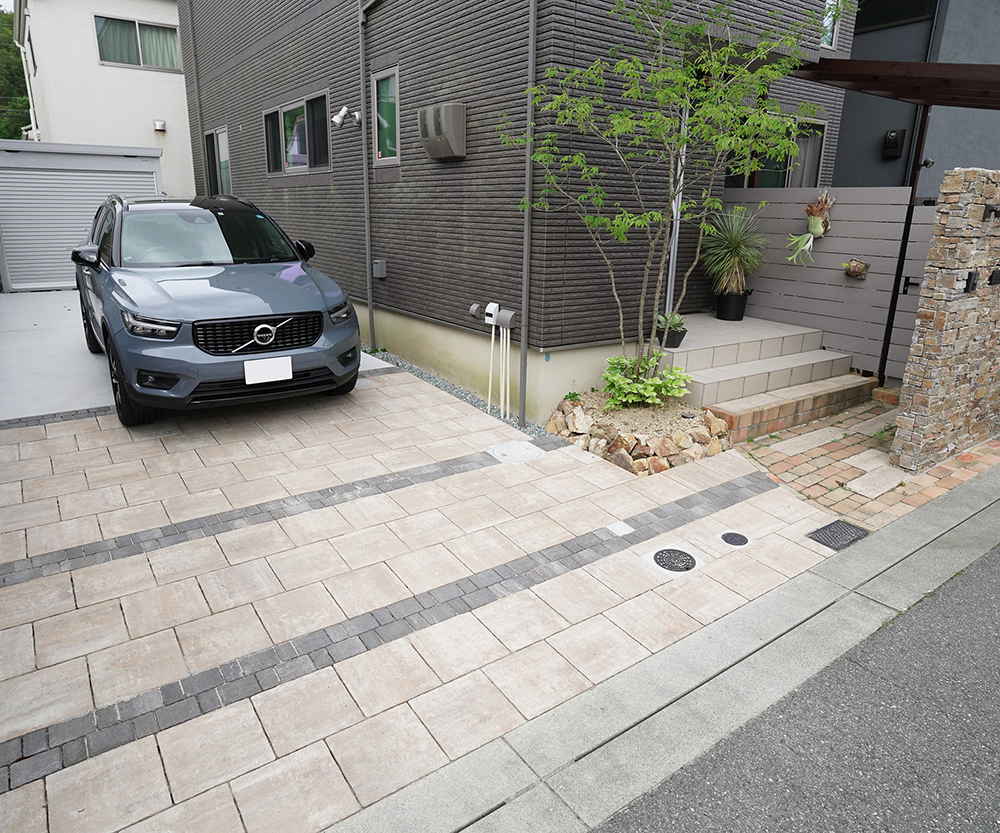 インターロッキングで舗装した駐車スペースの工事例