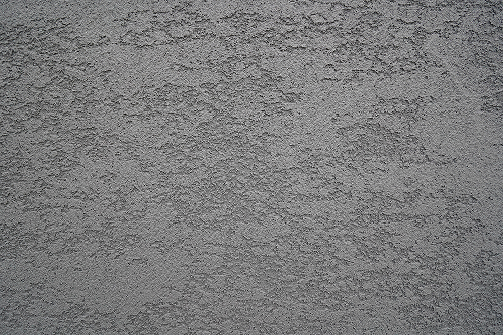 汚れが目立ちにくいグレーの塗り壁