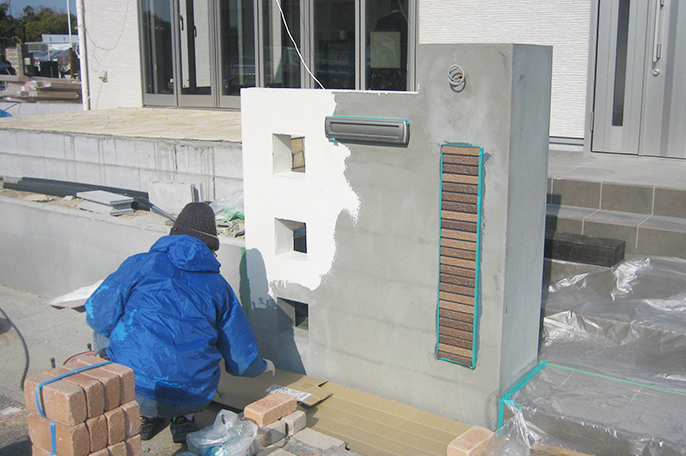 塗り壁表面を仕上げる