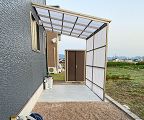 土間コンクリートで舗装した勝手口まわり