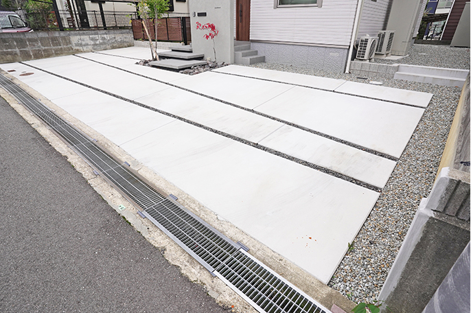 耐久性の高い土間コンクリートで舗装した駐車スペース