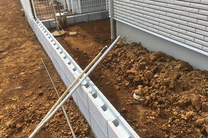 地面を平坦に整地する