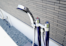 冷水と温水が両方使える立水栓