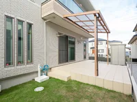 お子様がプールで遊べるお庭