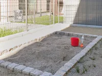 お子様が砂場で遊べるお庭