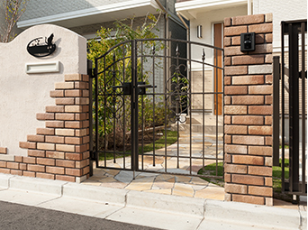 レンガの洋風な門柱