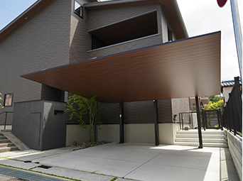 木目調のカーポート