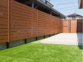 境界・外周を守る目隠しフェンス