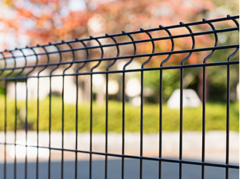 境界・外周を守るメッシュフェンス