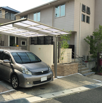 建物まわりの雰囲気と合わせ、お気に入りのエントランスに。