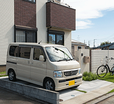 芝目地で優しい印象の駐車スペース