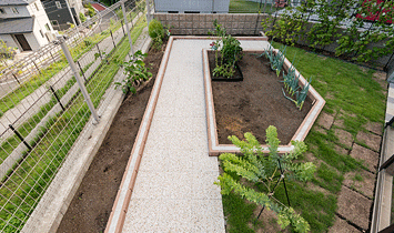 園路をデザインに生かした菜園スペース