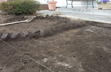 1. 施工部分の土を掘り、除去する。