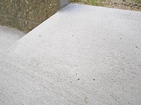 ハケ引き仕上げの土間コンクリート