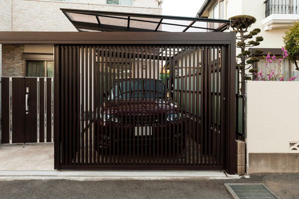 ガレージシャッターの施工 外構工事のガーデンプラス